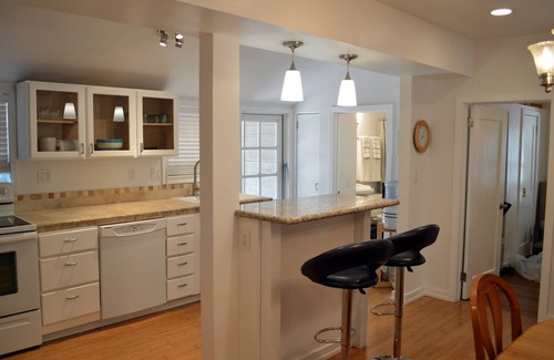 Prescott House | Sparkling Clean, Open Floor Plan, Fireplace, Lanai, 1.25 Acres & 1.6 mi.> Square