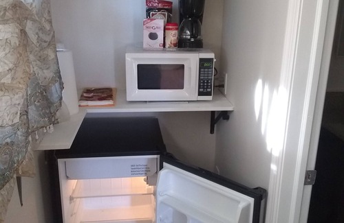 Progress House | Sparkling Clean Studio for Single With Private Bath and Private Parking