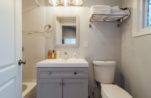 Newark House | Sparkling Guesthouse in Ironbound, mins 2 NYC, EWR
