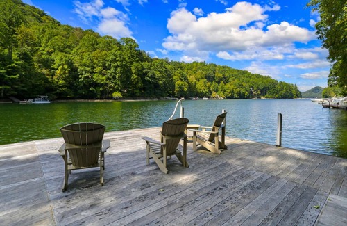 Glenville Cabin | Sparkling Waters Lakefront Retreat | Scenic Lake Glenville & Mountain Views With Hot Tub