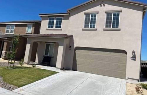 Sparks House | Sparks/Reno - 4BD/2.5BA Getaway
