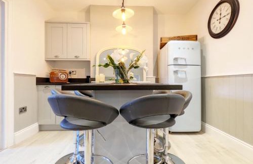 Westbourne House | Sparrow Cottage - Westbourne