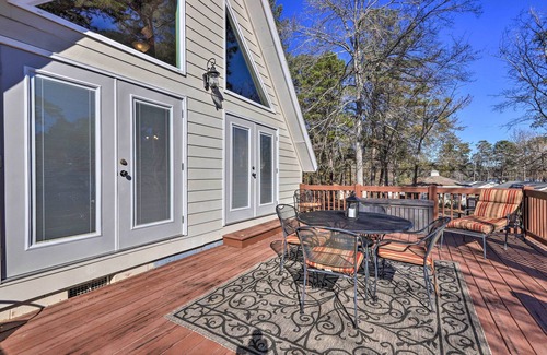 Milledgeville Cabin | Sparta Lake Home w/Deck & Boating Access!