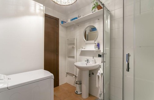 Zona Farini Apartment | Spazio Isola- free WiFi