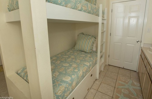 Holiday Isle Condo | SPC 9226 - Upstairs 1 BR - sleeps 6 by RedAwning