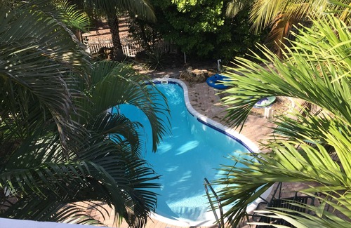 Doctor's Arm House | SPCL FALL RATES THREE LOTS WITH POOL AND DOCK! SECLUDED LOWER KEYS RETREAT