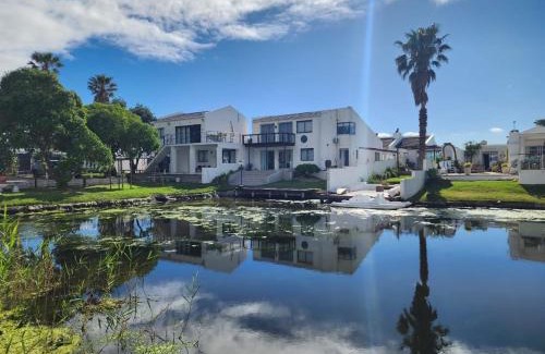 Marina da Gama Apartment | Spearhead on Lake Accommodation-3B