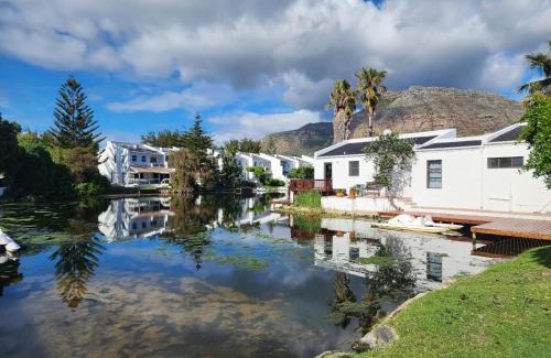 Marina da Gama Apartment | Spearhead on Lake Accommodation-3B