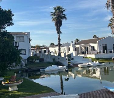 Marina da Gama Apartment | Spearhead on Lake Accommodation-3B