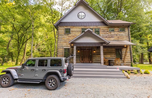 Nantahala Cabin | SPECIAL 20% OFF Month Of NOV Cabin on Nantahala River with Hot tub