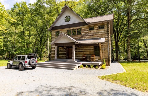 Nantahala Cabin | SPECIAL 20% OFF Month Of NOV Cabin on Nantahala River with Hot tub