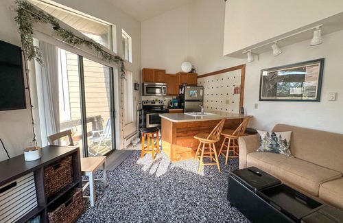 Hidden Valley Condo | 🏌🏻Special:Highlands Golf Club, Serene Views & Pool- Gift Card for 3 night stay