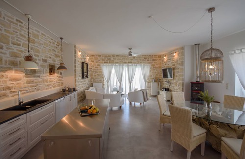 Pitsidia Villa | Special, in a quiet location, swimming pool, Jacuzzi, W-LAN, mountain panorama, near the SEA