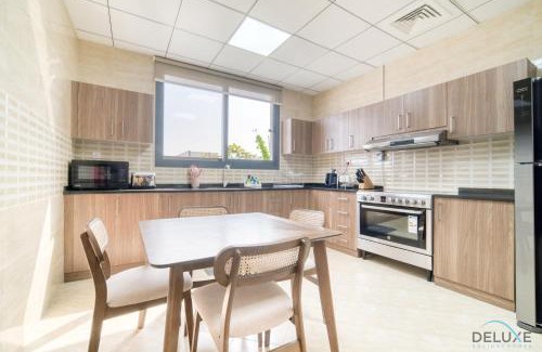 Al-Fujairah Apartment | Special Offer with Chilled-Heated Pool & Ocean Views by Deluxe Holiday Homes
