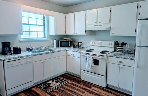 Calhoun House | Special rates thru Feb! 2BR Retreat