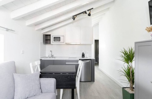 Villaverde de Pontones Apartment | Special studio for couples with individual hydromassage bathtub.