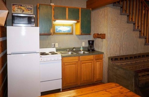 Cherokee Cabin | SPECIAL *Sept. 13th- Oct. 4th 20% off* Ol'Smoky Log Cabin on the River Unit 4