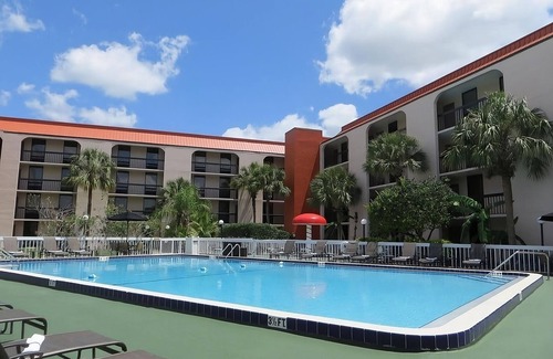 Florida Center Hotel | Special Summer Rates! Comfy Unit, Pool, Breakfast, Shuttle, Parking