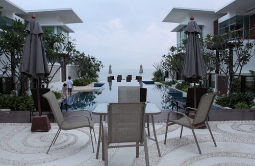 Cha-am Apartment | Specious 3 bedrooms & 3 bathrooms beach front condo at Cha-am/Hua Hin