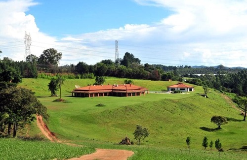 Cabreuva House | Spectacular site - 10 suites - Shallow-edge pool, ballroom and lake
