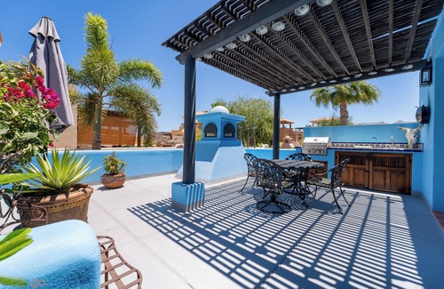 Nopolo House | Spectacular 2 Bedroom & 2 Bathrooms Located steps from Lap Pool with Great Patio