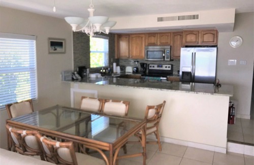 Seven Mile Beach Condo | Spectacular 2 bedroom/2 bath Seven Mile Beach Condo.