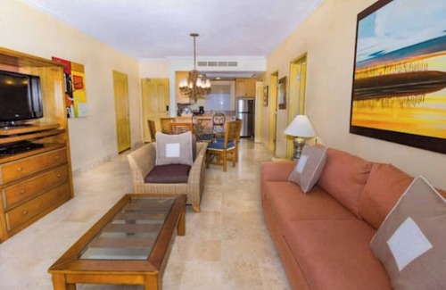 Colonia El Progreso Apartment | Spectacular 2BD Beachfront Condo in Villa del Arcon