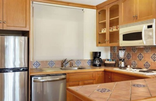 Colonia El Progreso Apartment | Spectacular 2BD Beachfront Condo in Villa del Arcon