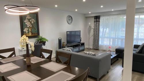 Kingsview Village Apartment | Spectacular 3 BR 2 WR House - Close to Airport
