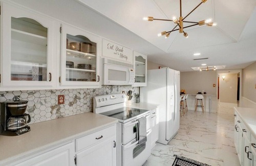 Northeast Carrollton House | Spectacular 4BR/2.5B Home with Pool and Grill