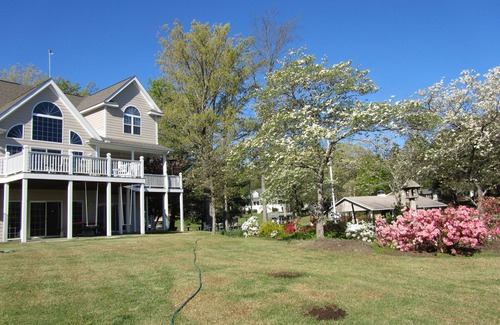 Henrico House | Spectacular 5 Bedroom Lake Gaston Home on Large Sheltered Cove
