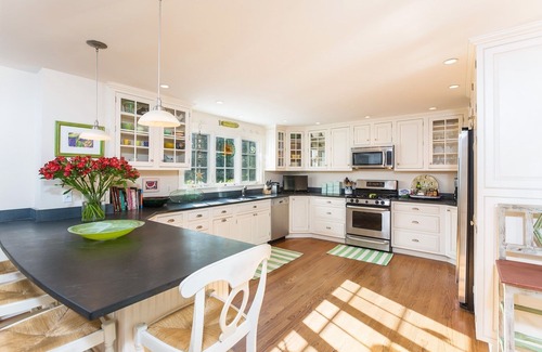 Watch Hill House | SPECTACULAR 5 BR/3BA HOME - WALK TO BEACH - WATCH HILL!