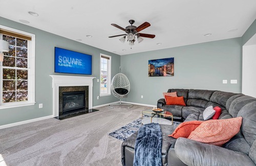 Aldie House | Spectacular 6-bedroom Spacious house with Theatre, Game Room, fitness