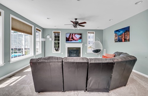 Aldie House | Spectacular 6-bedroom Spacious house with Theatre, Game Room, fitness