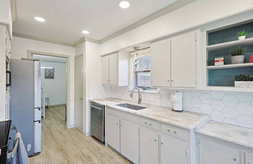 Far North Dallas House | Spectacular 6BR 2.5B Home with Pool