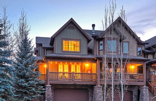 Canyon Links House | Spectacular and Spacious Home w/Free WiFi, Gas Fireplace, Washer/Dryer, & More