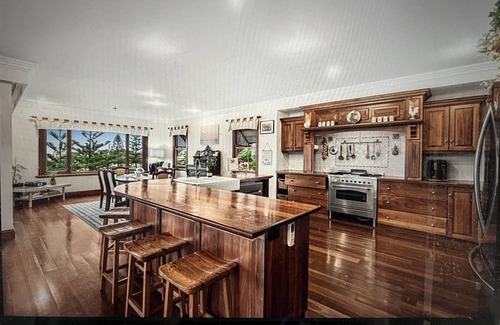 Manly Apartment | Spectacular bay Island Views in Manly Close to Lots Cafe Restaurants Market IGA