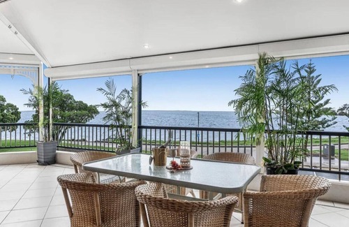 Manly Apartment | Spectacular bay Island Views in Manly Close to Lots Cafe Restaurants Market IGA