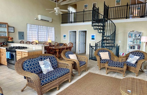 Rendezvous & Ditleff Villa | Spectacular Breezes, Gorgeous Ocean Views, and Hot Tub!