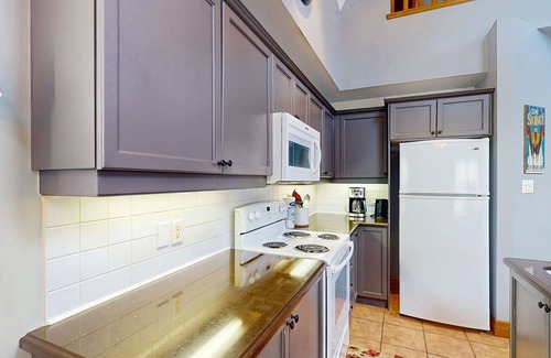 The Blue Mountains House | Spectacular & beautifully appointed condo w/shared pool - dog-friendly