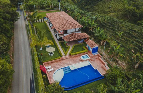 Filandia Villa | Spectacular country house with pool in Quindio
