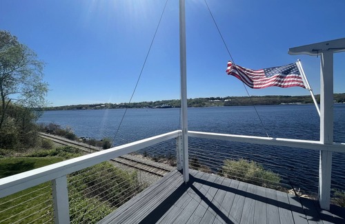 Conning Towers Nautilus Park House | Spectacular home with an amazing river view