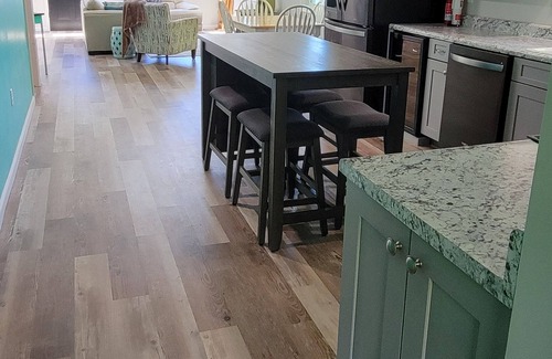 North East Cottage | Spectacular Lake Erie Sunsets with beach access