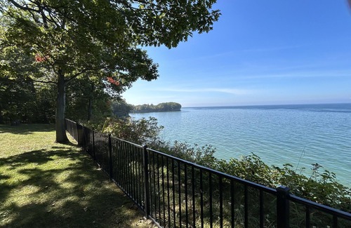 Silver Creek Cottage | Spectacular Lakehouse on water. Family friendly-lots of room. Close to Beaches!
