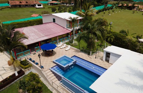 Calima Villa | Spectacular Large Farm in Lake Calima