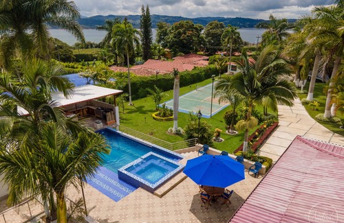 Calima Villa | Spectacular Large Farm in Lake Calima