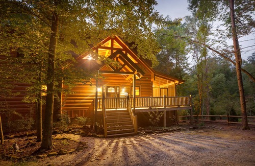 Lake Lure Cabin | Spectacular Log Cabin on Broad River with Private Beach