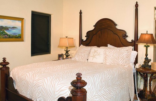 Rendezvous & Ditleff Villa | Spectacular Luxury Beach Villa on Klein Bay. Just steps to the Beach!
