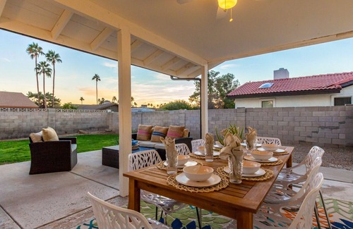 North Mountain House | Spectacular Moon Valley! 4 Bedroom With 3 King Beds! Heated Pool! Sleeps 10! 4 Home by Redawning