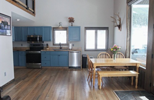 Roscoe House | Spectacular Mountain Cabin in the heart of East Rosebud Mountains